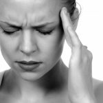 Migrenele: de ce apar şi cum pot fi combătute